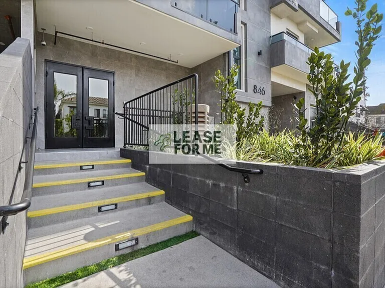 848 S Mariposa Ave #702 — Photo 34