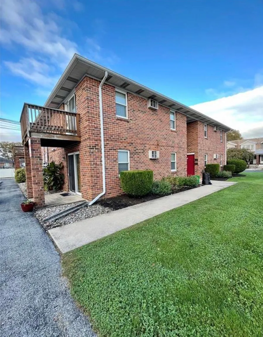 1 bed, 900 sqft, $1,345 — Photo 1