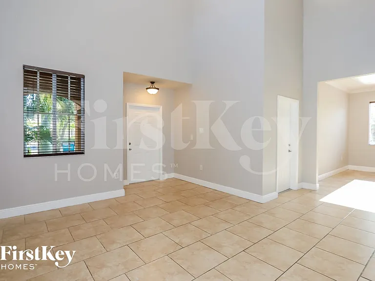 158 SE 22nd Ave — Photo 3