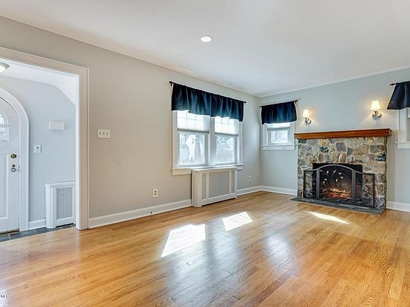 3rd image of 13 Gates Ave