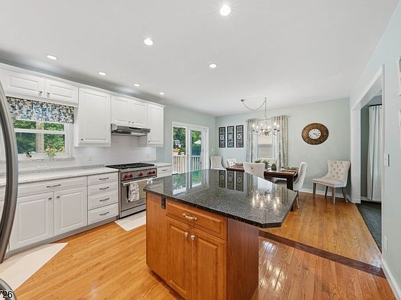 5th image of 373 Plymouth Rd