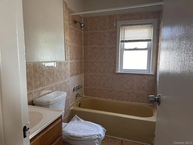 133 Dubois Ave #A9 — Photo 5