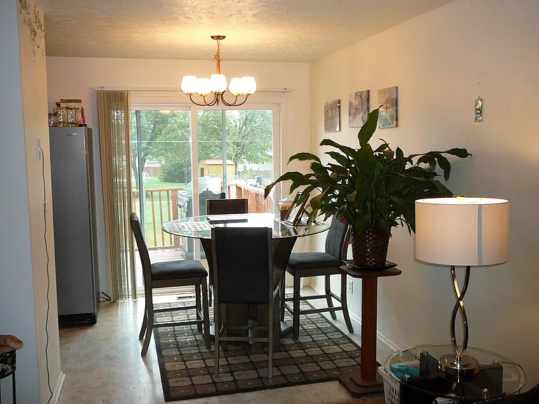 208 Broadmoor Dr — Photo 8