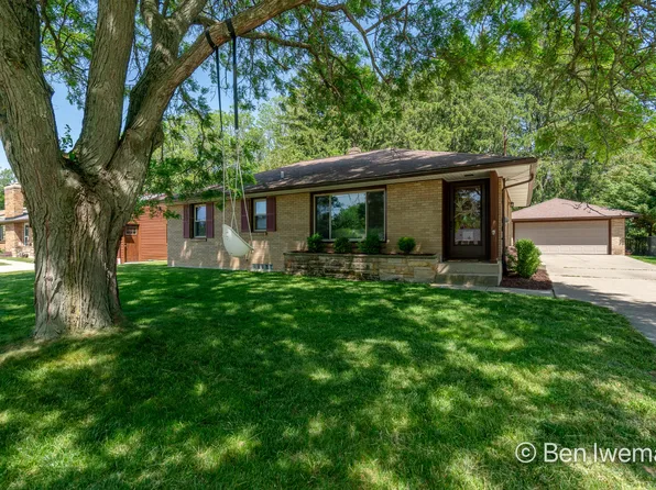 1010 Barber Ter NW, Grand Rapids, MI 49504