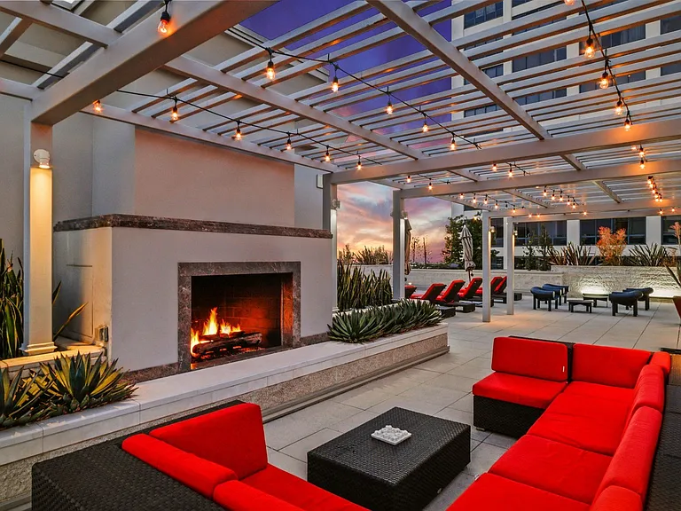 Wilshire Victoria Westwood Apartments — Photo 2