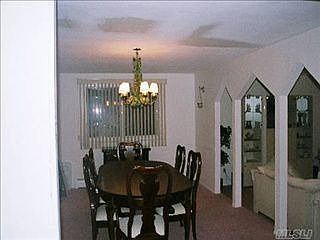 5th image of 2 Rosanne Ct