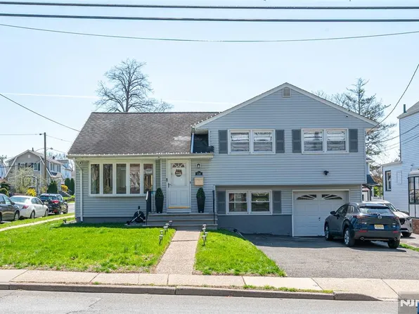 136 E Clinton Ave, Bergenfield, NJ 07621