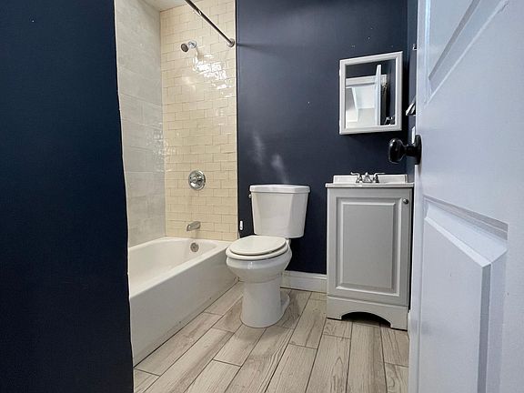 5th image of 122 Virginia Ave #4