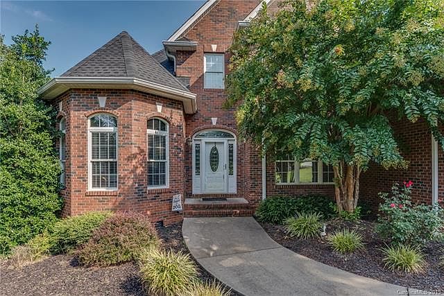 1st image of 204 S Quail Ln