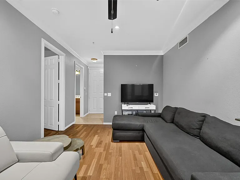 7575 Kirby Dr #2201 — Photo 2