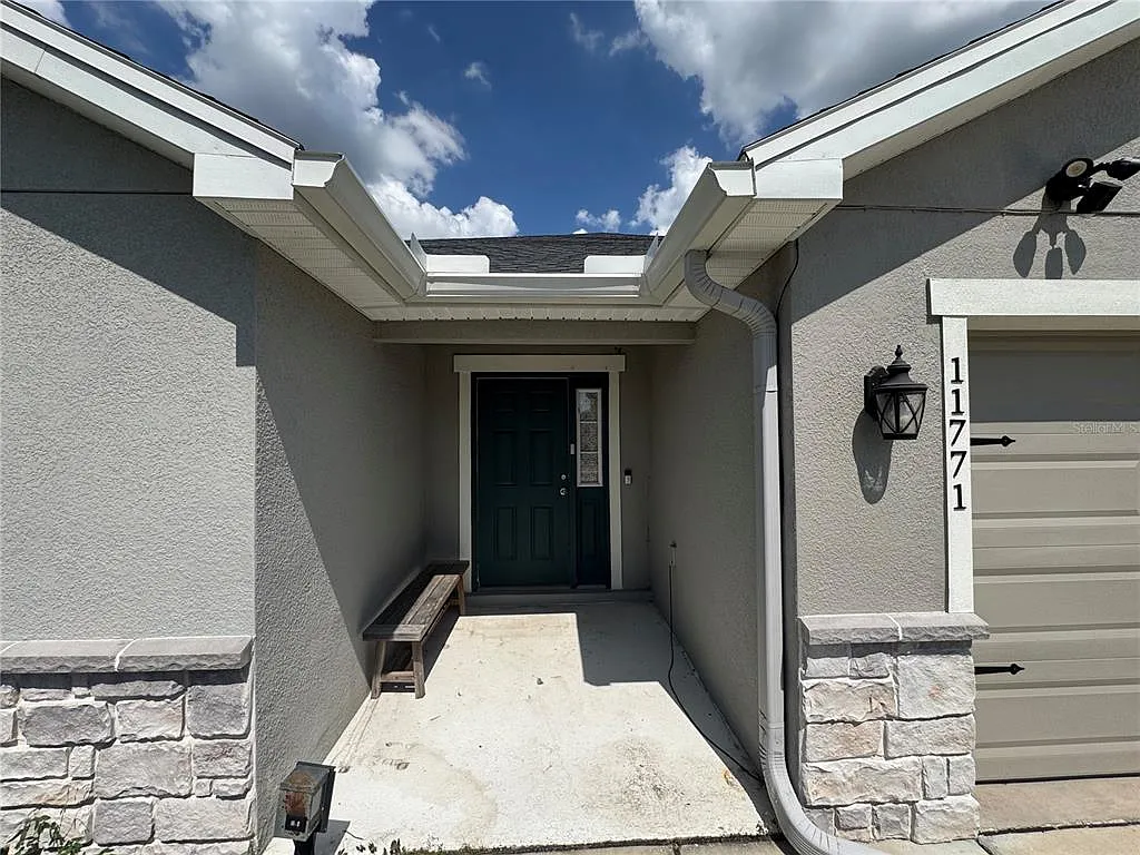 3 bed, 2.0 bath, 1997 sqft, $2,495 — Photo 2