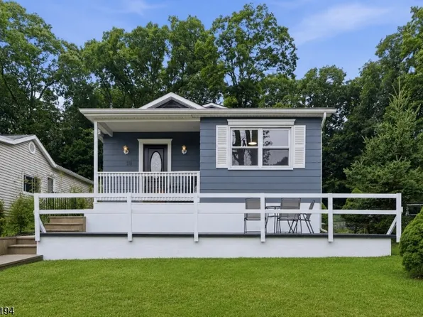 18 Coolidge Trail, Hopatcong Boro, NJ 07843
