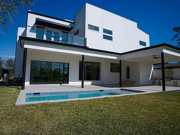 3rd image of 3308 N Macgregor Way