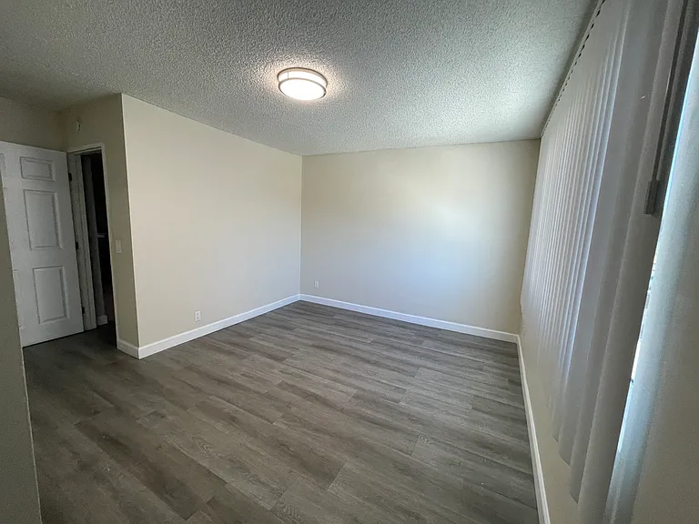 8800 Cedros Ave — Photo 10