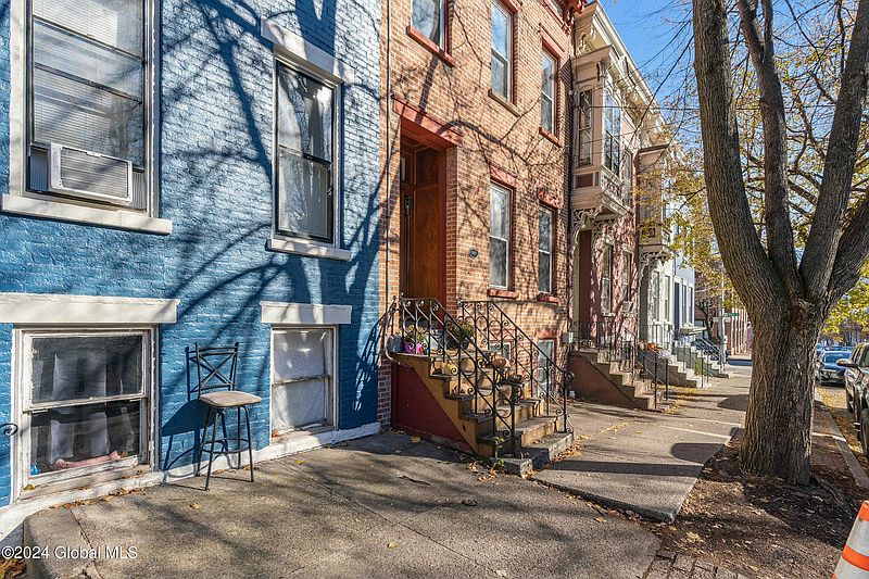 2nd image of 299 Hudson Avenue