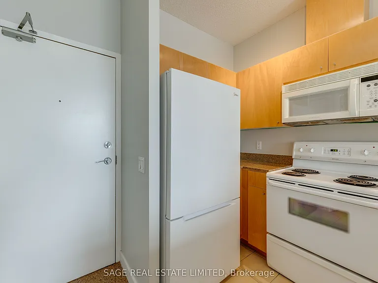373 Front St W #208 — Photo 5