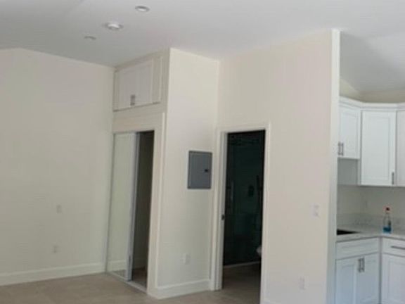 5th image of 5839 Laramie Ave