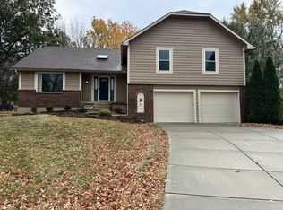 1016 S Lindenwood Dr, Olathe, KS 66062