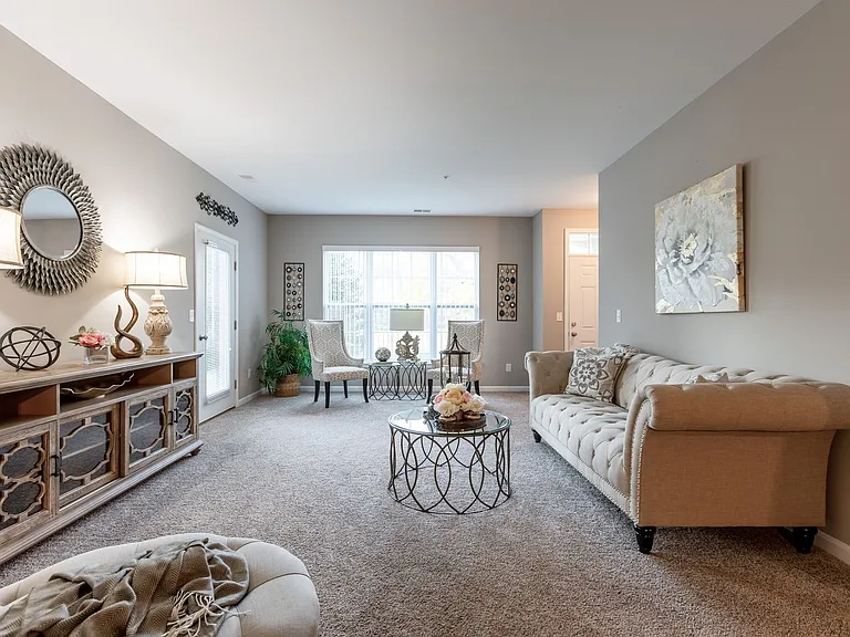 Harvard Place Apartments — Photo 17