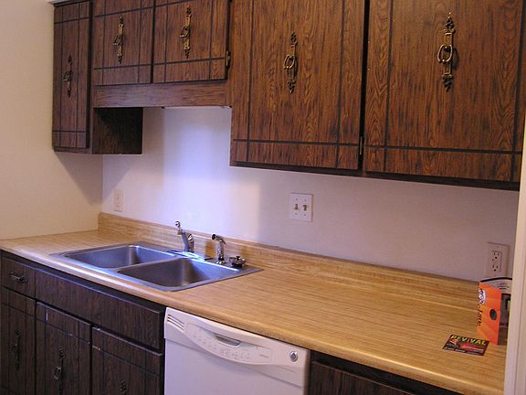 5th image of 402 N Beadle Dr