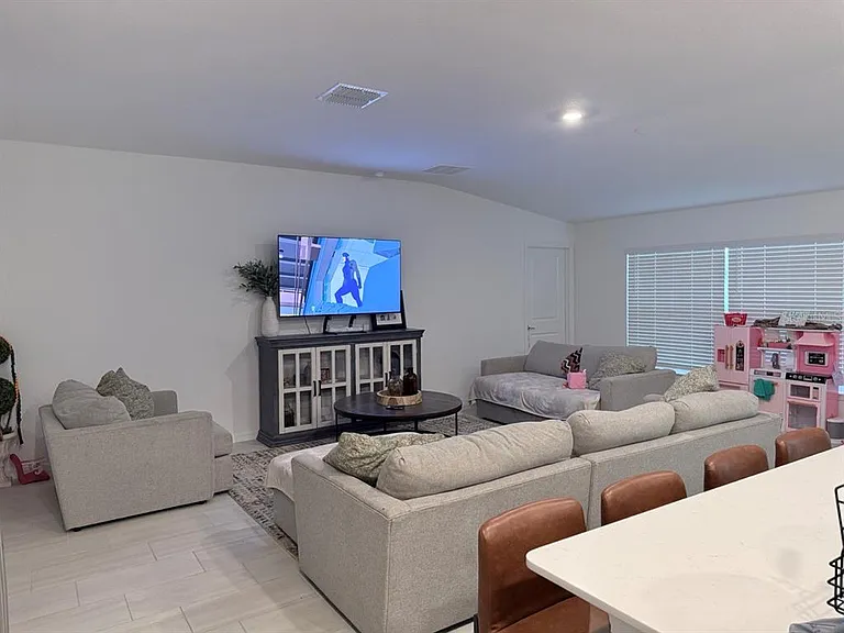 1629 Tropical Oasis Ave — Photo 8