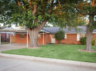 437 S 25th St, Clinton, OK 73601