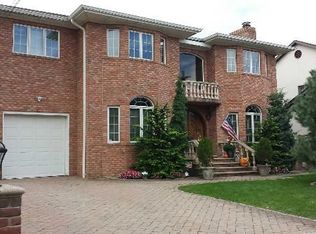 226 149th St, Whitestone, NY 11357