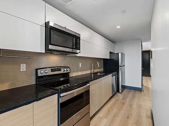 5th image of 88 Linden Blvd APT 6C