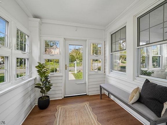 3rd image of 92 Boyden Ave