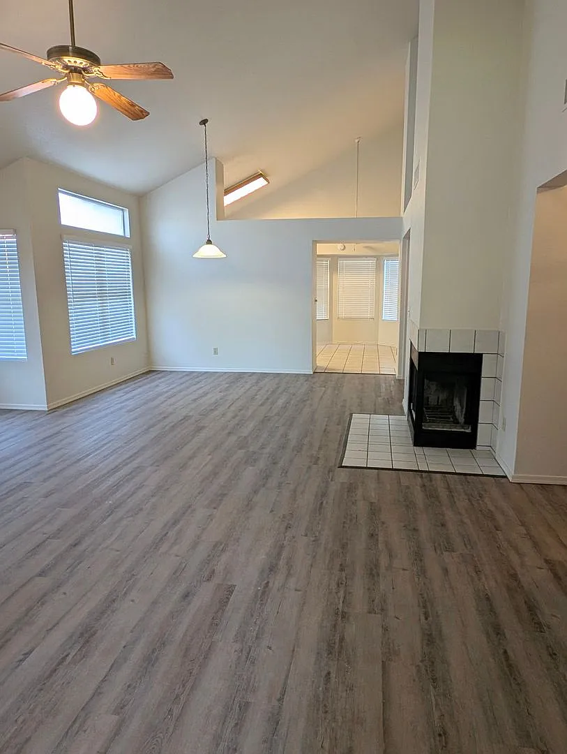 Available Now In Val Vista Lakes — Photo 4