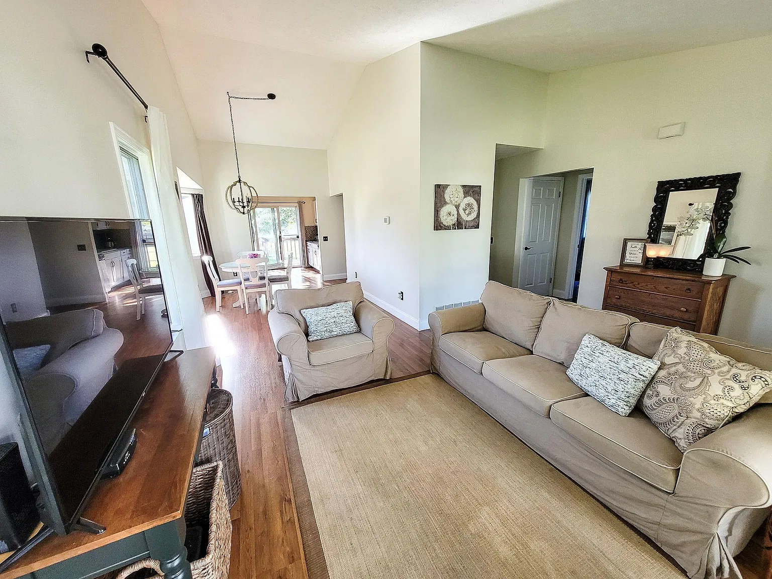 2 bed, 1.5 bath, 1018 sqft, $2,300 — Photo 4