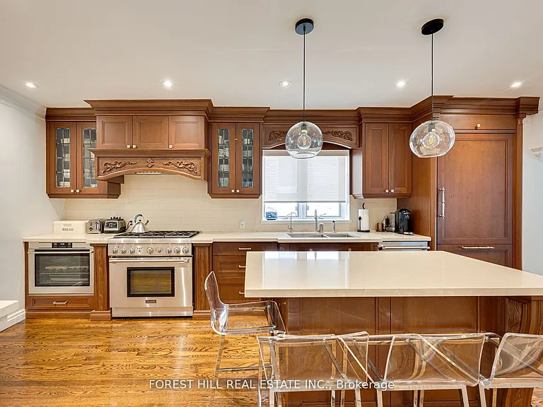 319 Glenayr Rd — Photo 8