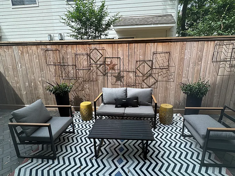 W Clay St — Photo 6