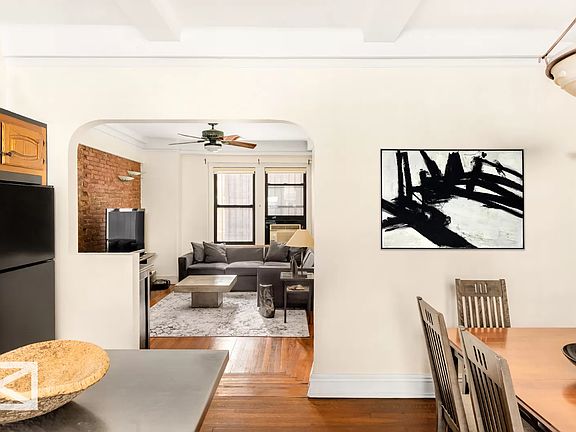 3rd image of 120 W 70th St APT 1A