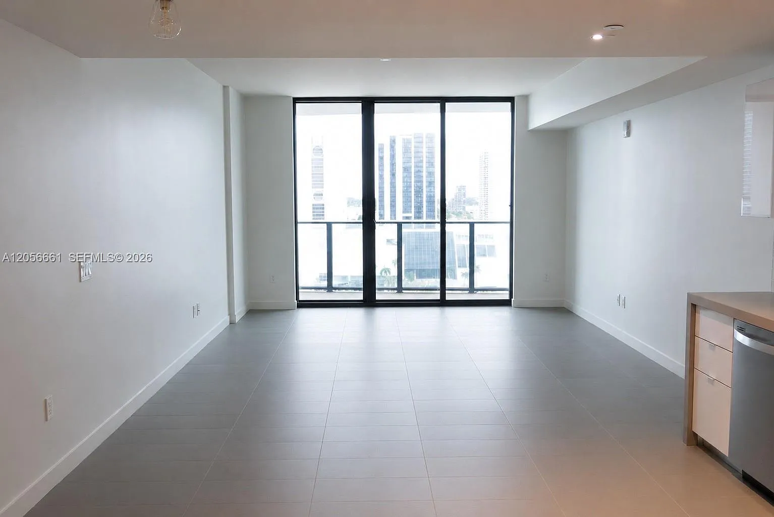 Canvas Condo — Photo 2