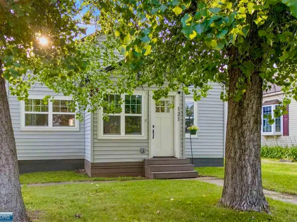 121 3rd Ave S, Babbitt, MN 55708