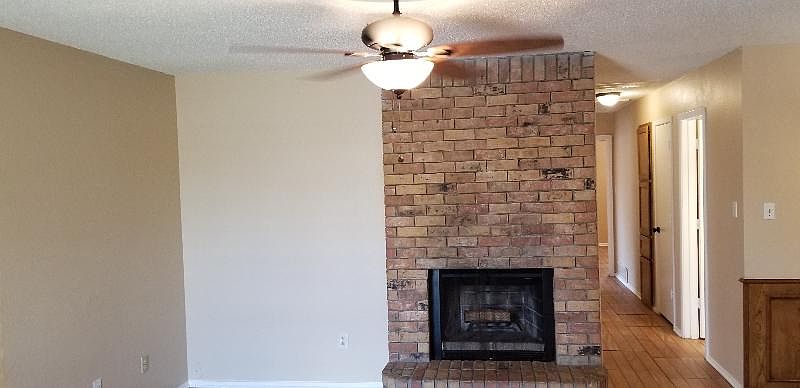 1st image of 2403 Ventura Dr APT A