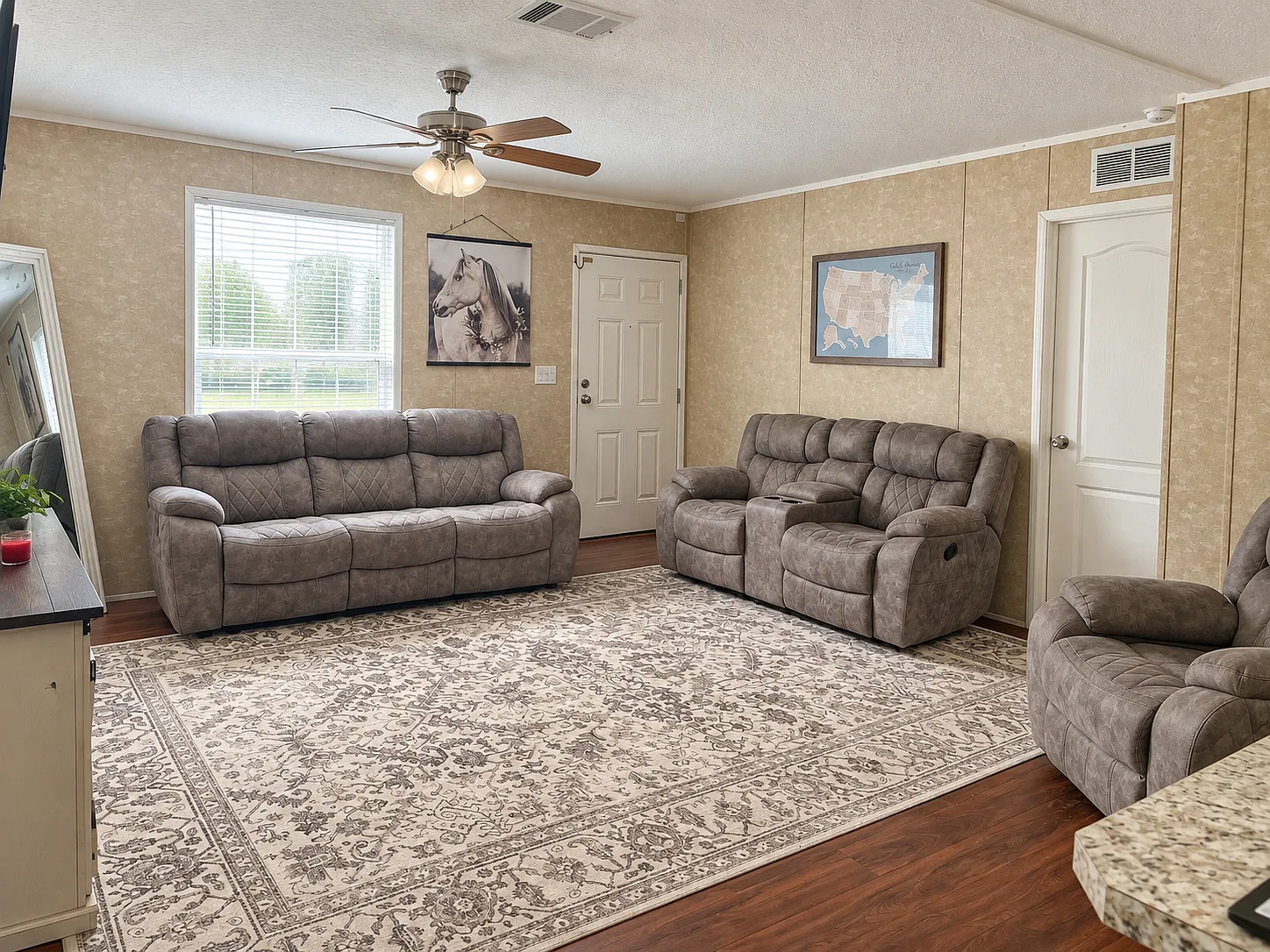3 bed, 1134 sqft, $2,000 — Photo 3