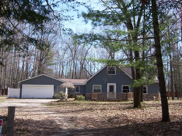 1155 Goldenrod Dr, Houghton Lake, MI 48629
