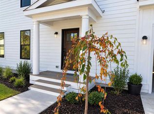 1040 Woodridge Dr, Petoskey, MI 49770