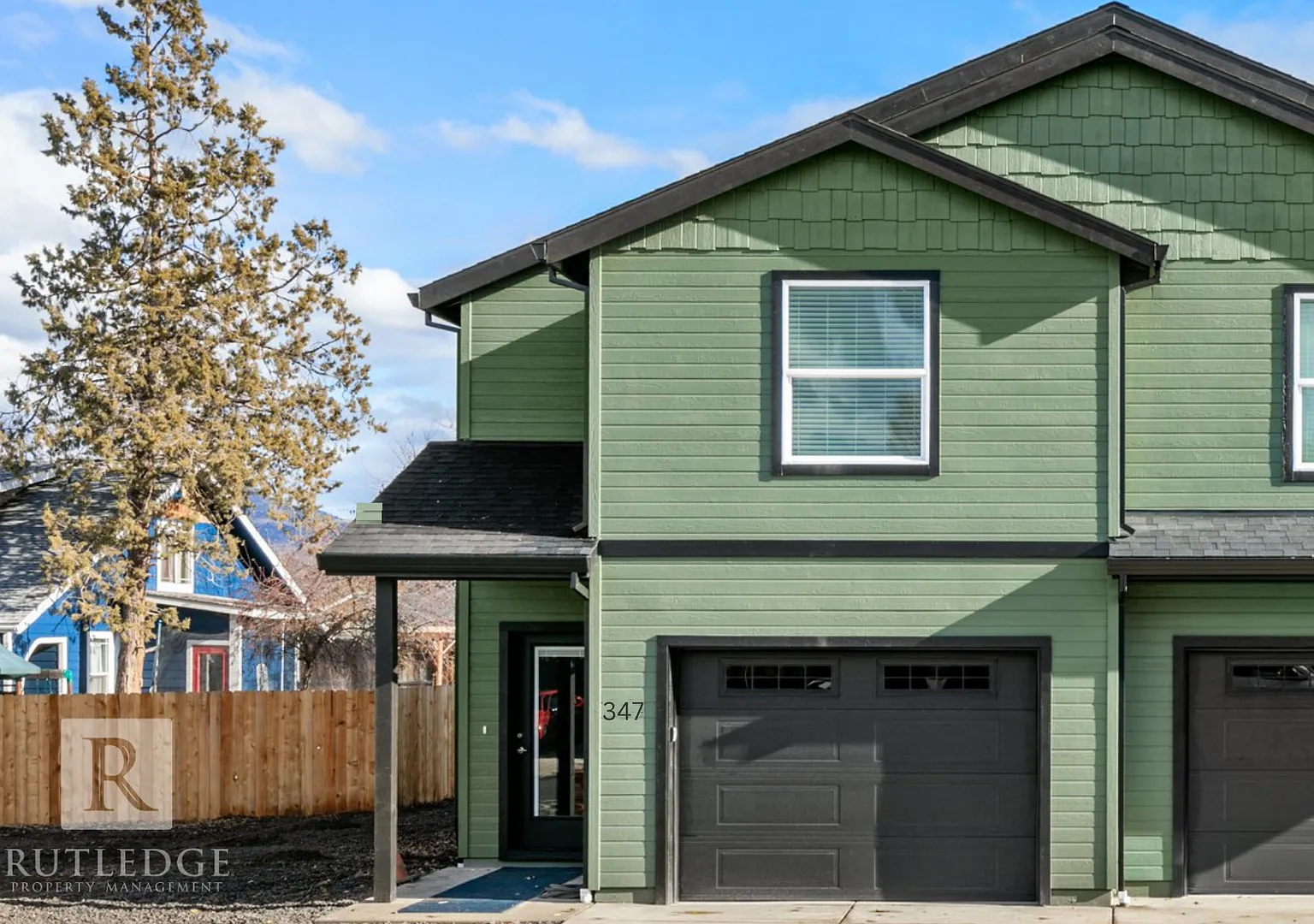 Beautiful 3 Bedroom, 2 Bath Townhome with Fenced Yard — Photo 2