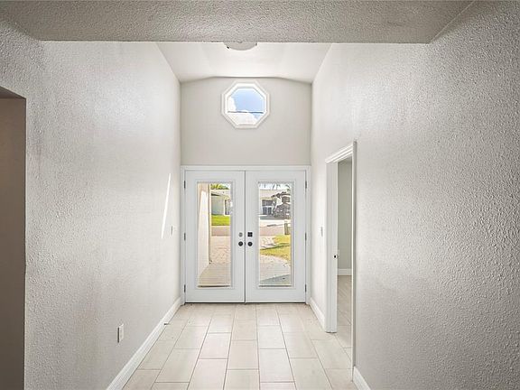 3rd image of 516 Crystal Dr