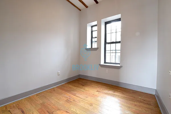 Rented by null | media 8