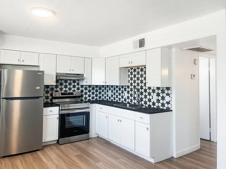1808 N 31st St #7 — Photo 4