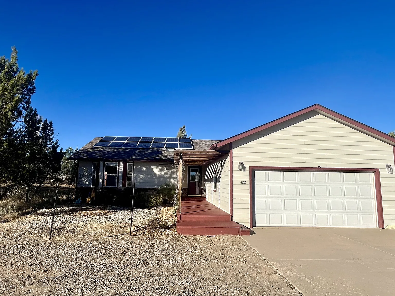 Beautiful 3 Bedroom Single-Level Home Close to Hospital — Photo 1
