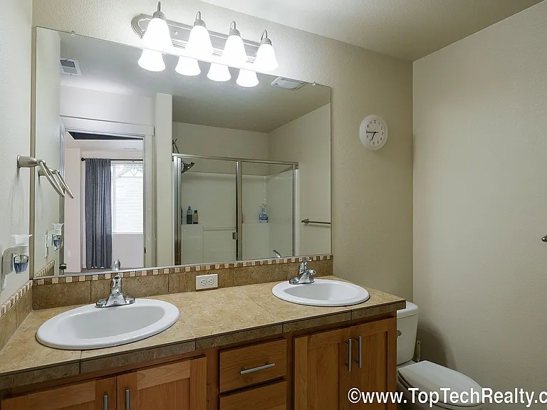 477 NW Edgeway Dr — Photo 13