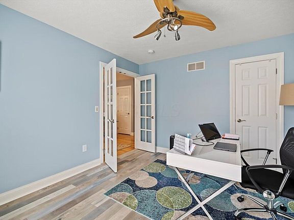 5th image of 581 Foxdale Pl