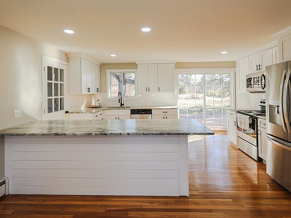 5th image of 7 Sherwood Meadows
