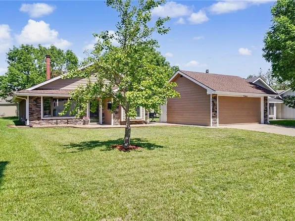 3620 W 24th St, Lawrence, KS 66047