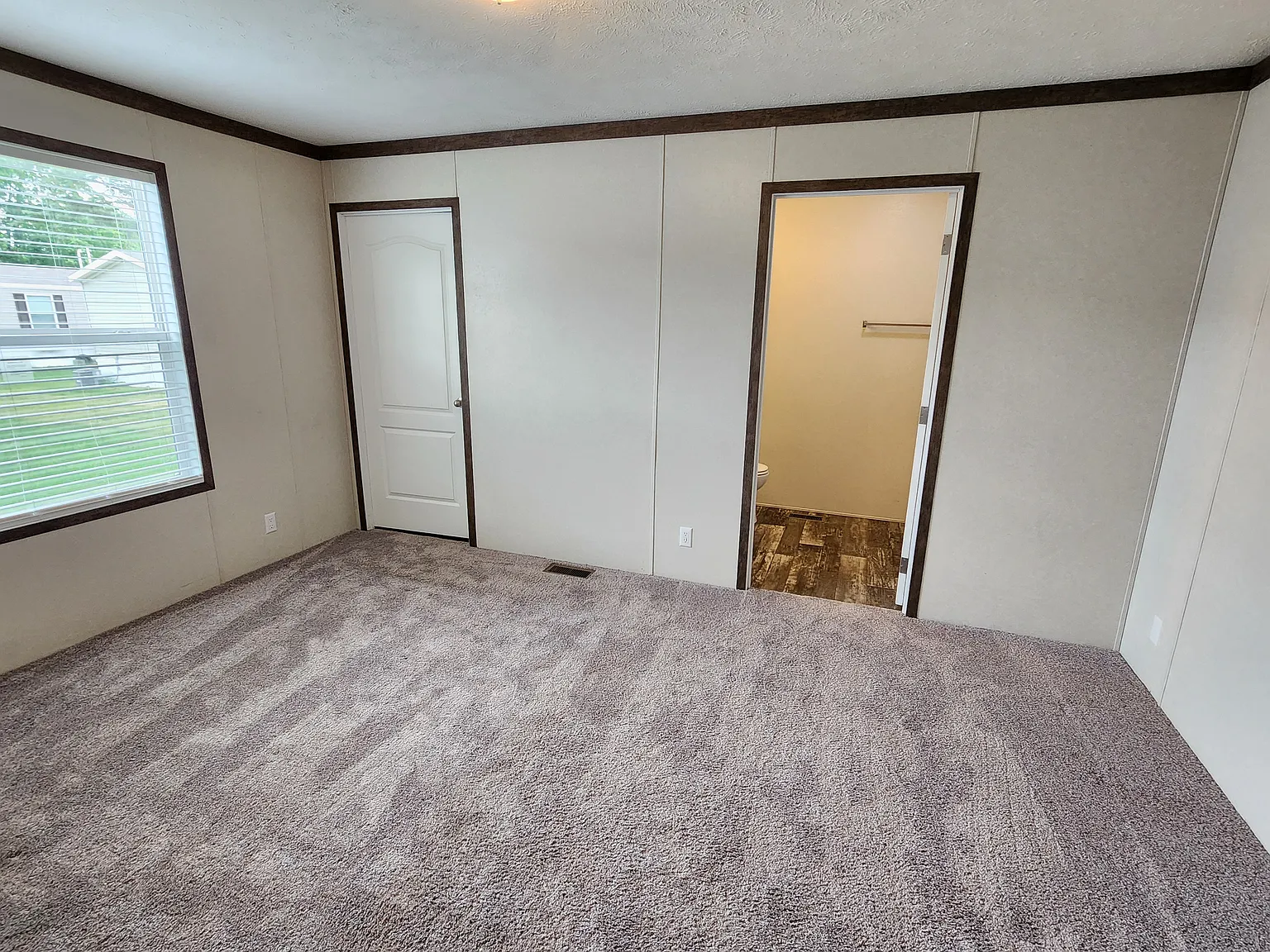 Convienent And Comfort Living! — Photo 4